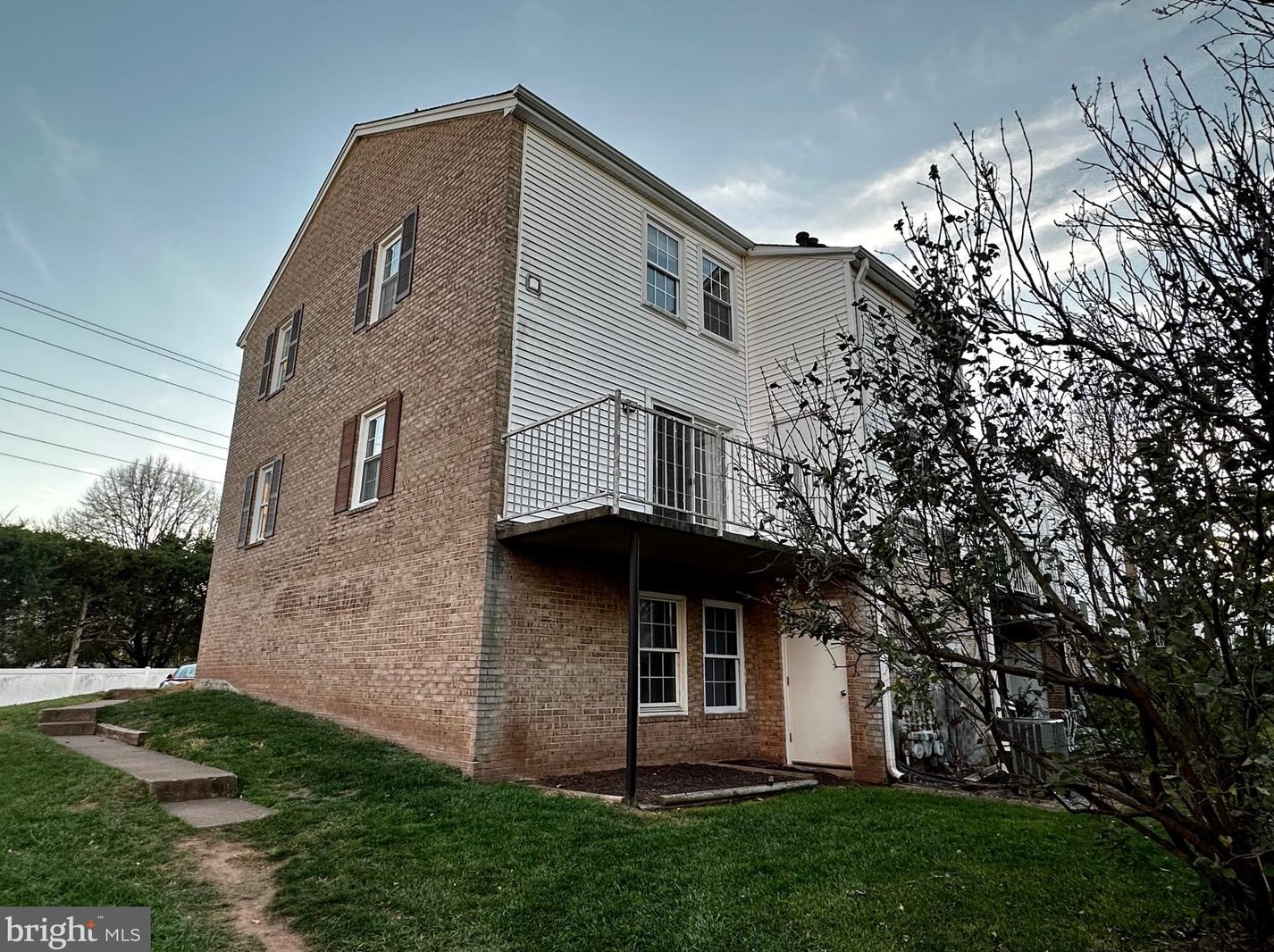 14350 Avocado Ct, Centreville, VA 20121-2247