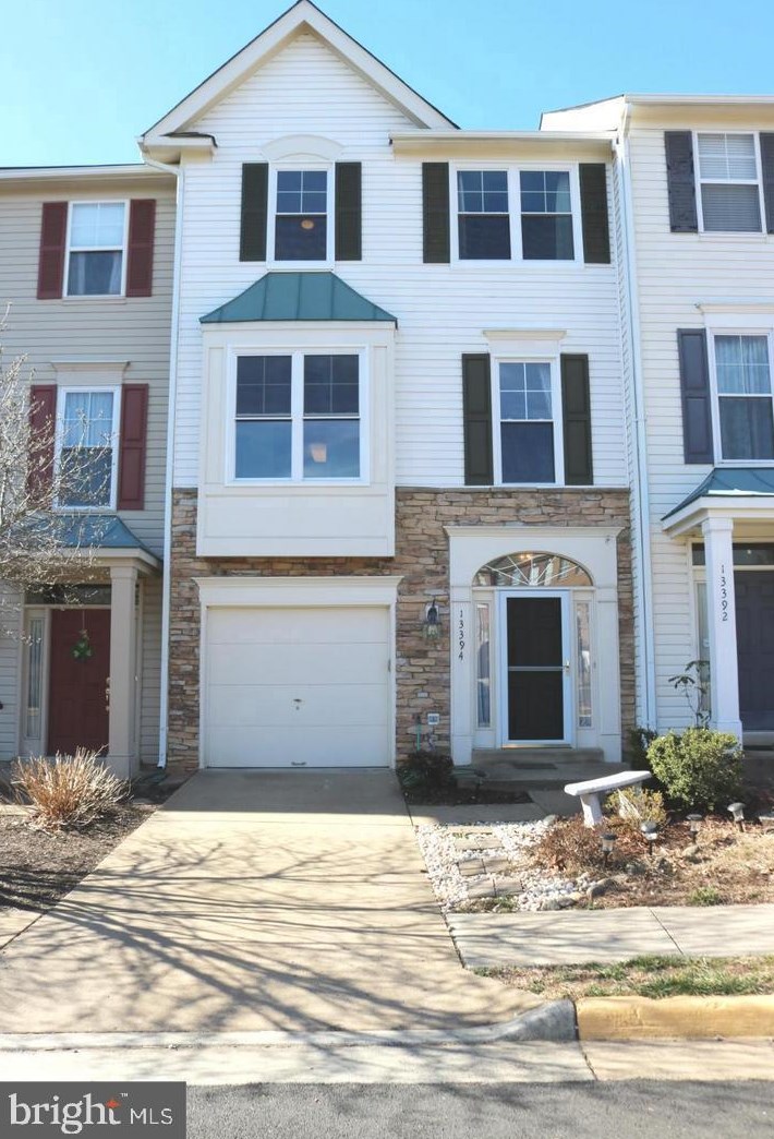 13394 Burrough Farm Dr, Herndon, VA 20171