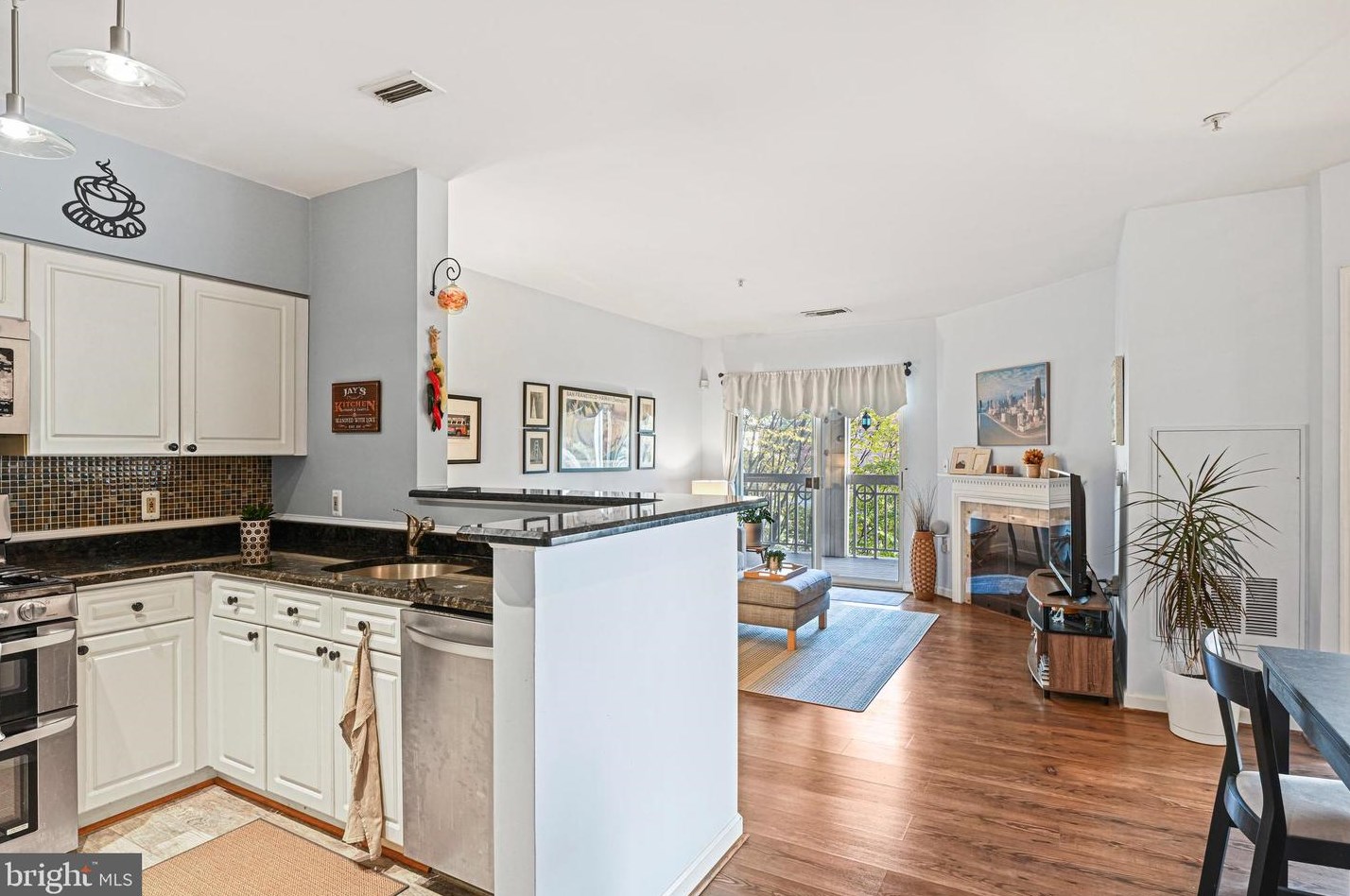 2204 Westcourt Ln #316, Herndon, VA 20170