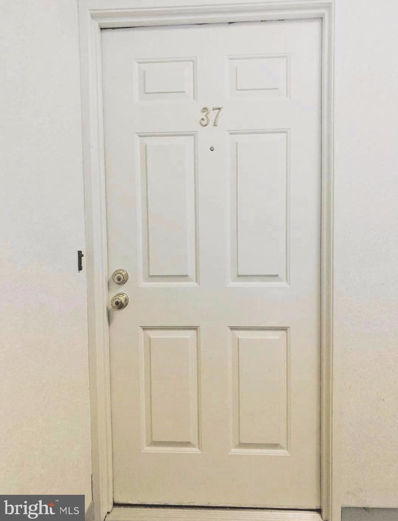 7759 New Providence Dr Apt 37, Falls Church, VA 22042
