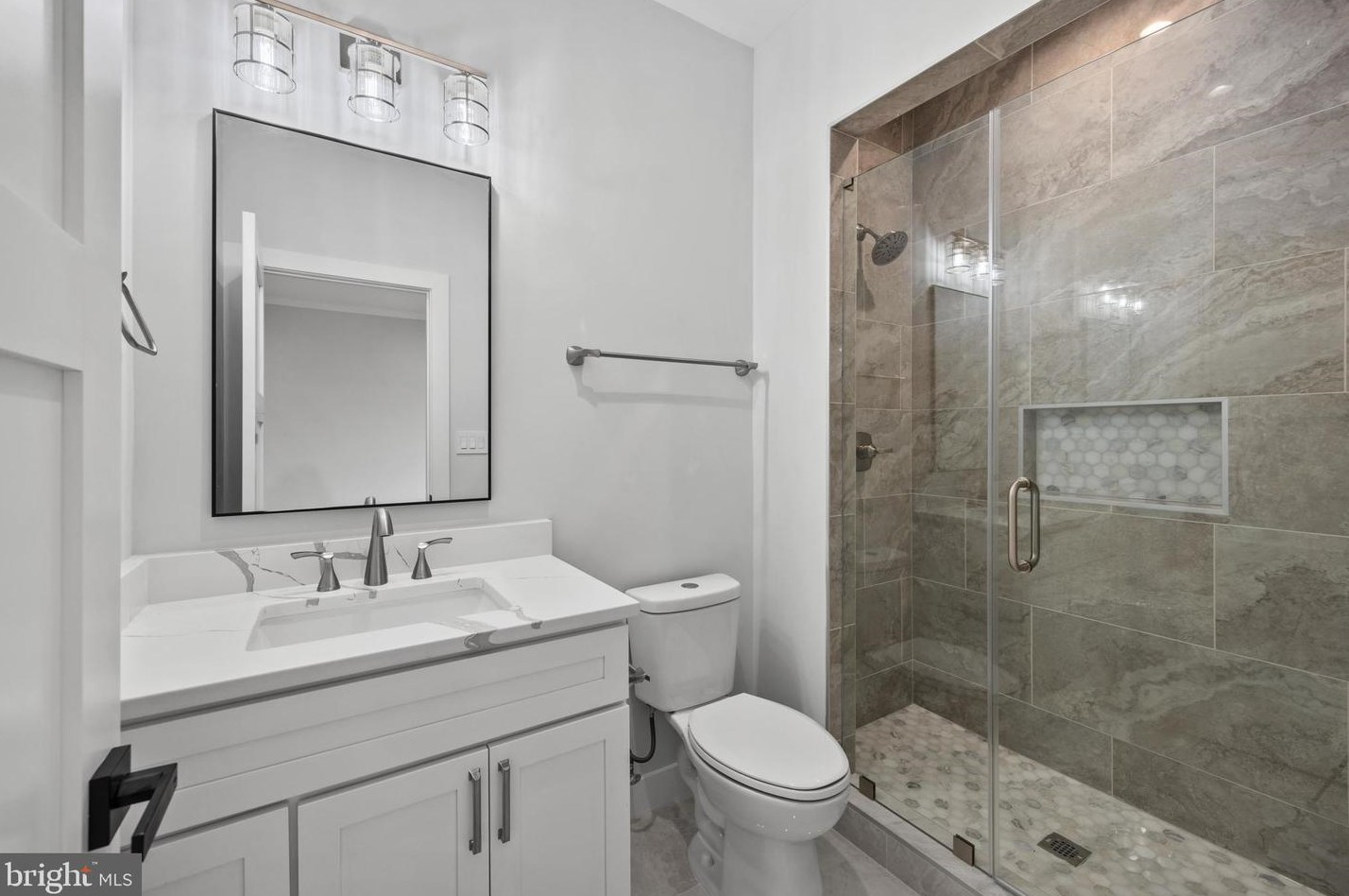 404 Orleans Cir, Vienna VA  22180-6470 exterior