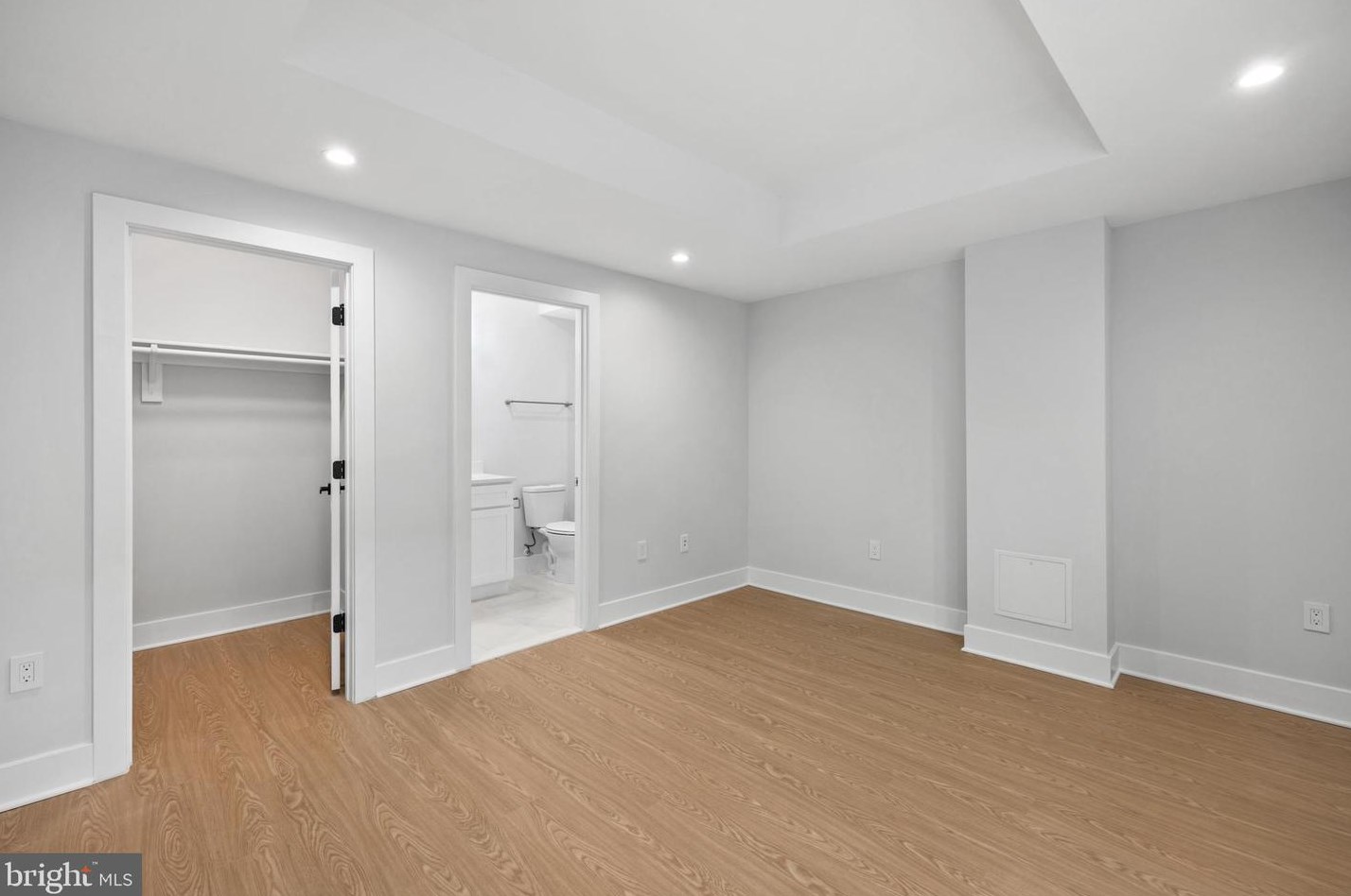 404 Orleans Cir, Vienna VA  22180-6470 exterior