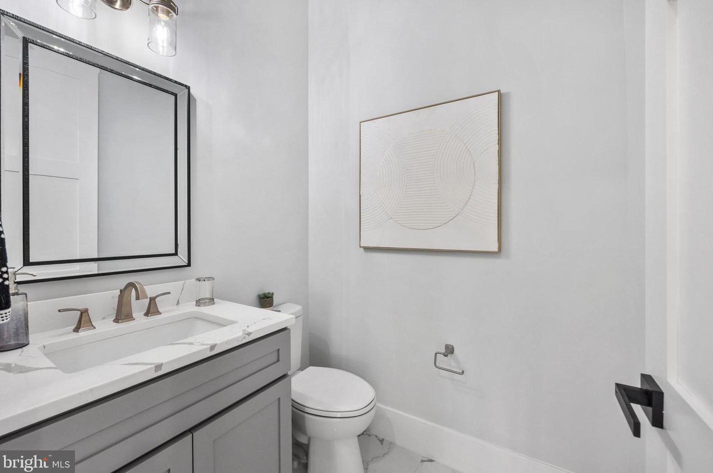 404 Orleans Cir, Vienna VA  22180-6470 exterior