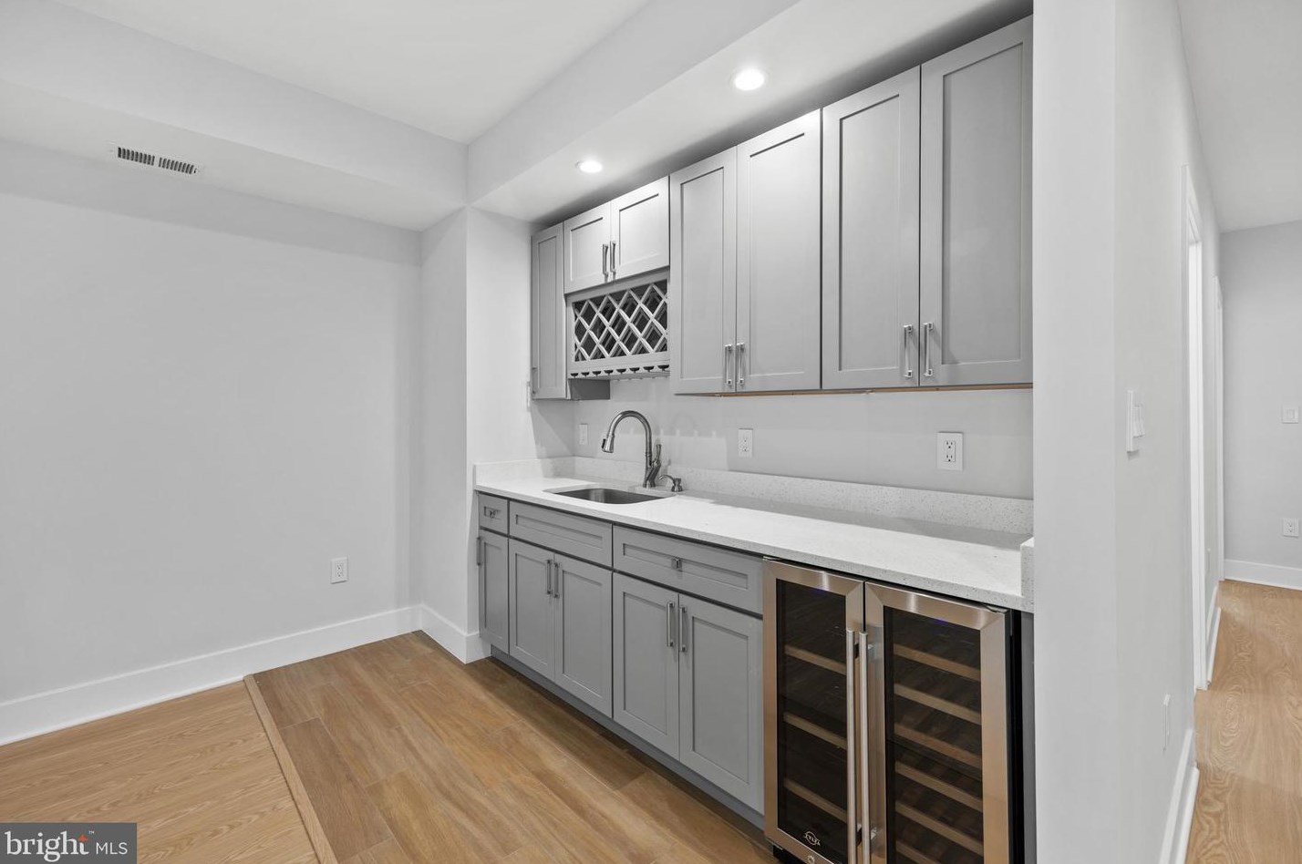 404 Orleans Cir, Vienna VA  22180-6470 exterior