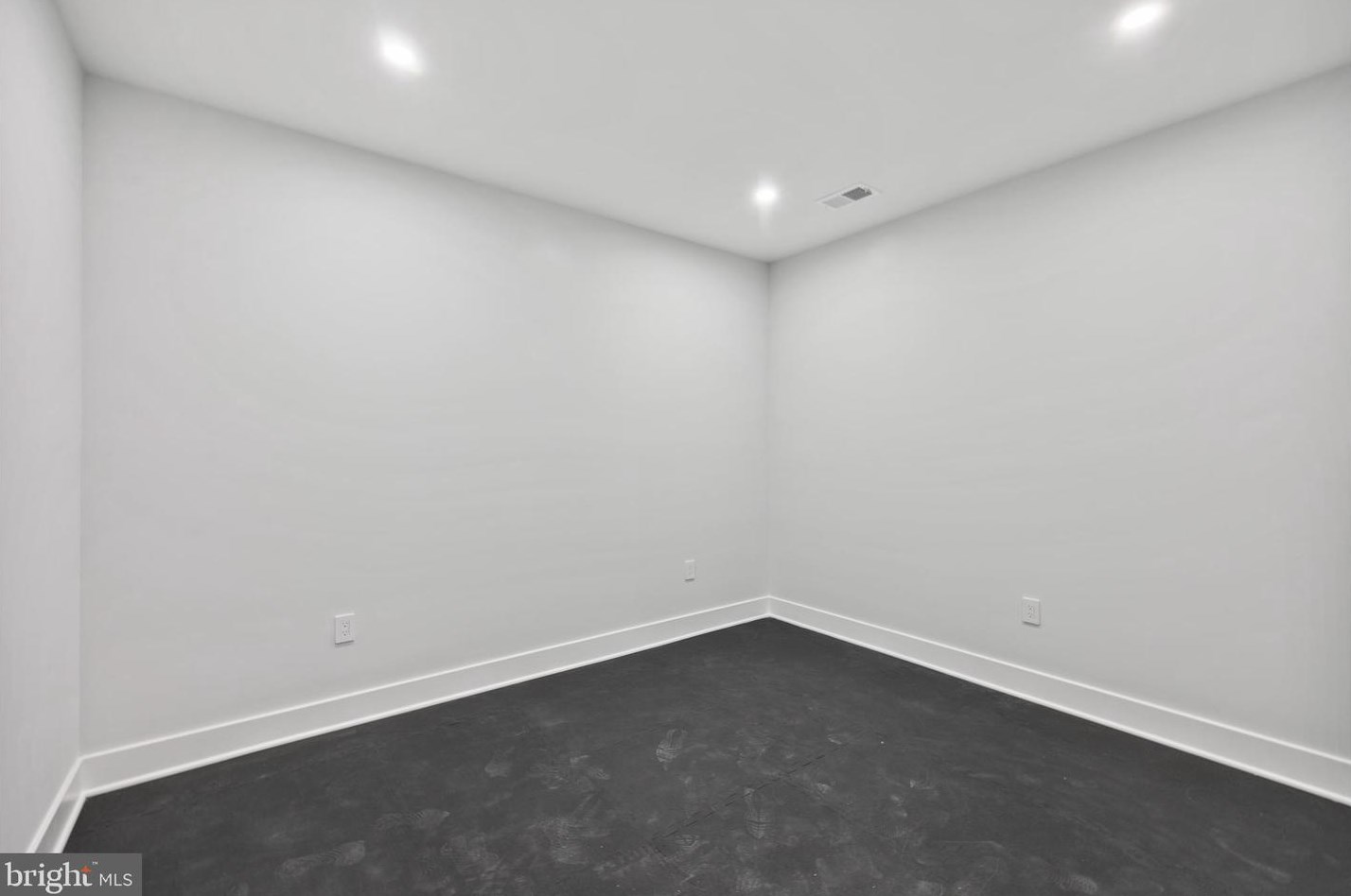 404 Orleans Cir, Vienna VA  22180-6470 exterior