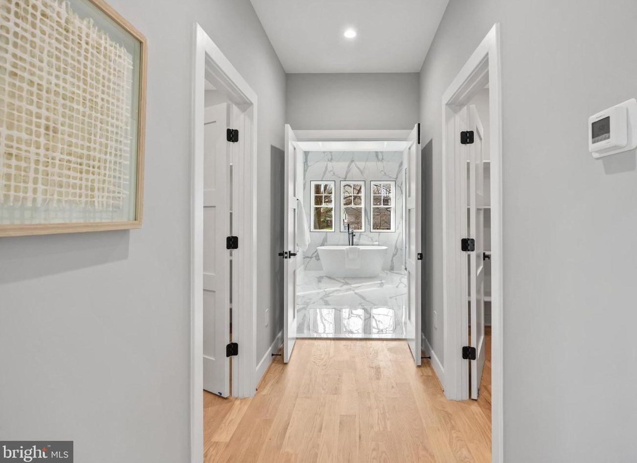 404 Orleans Cir, Vienna VA  22180-6470 exterior