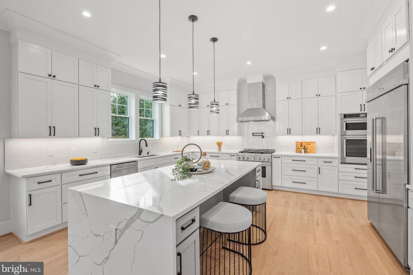 404 Orleans Cir, Vienna VA  22180-6470 exterior