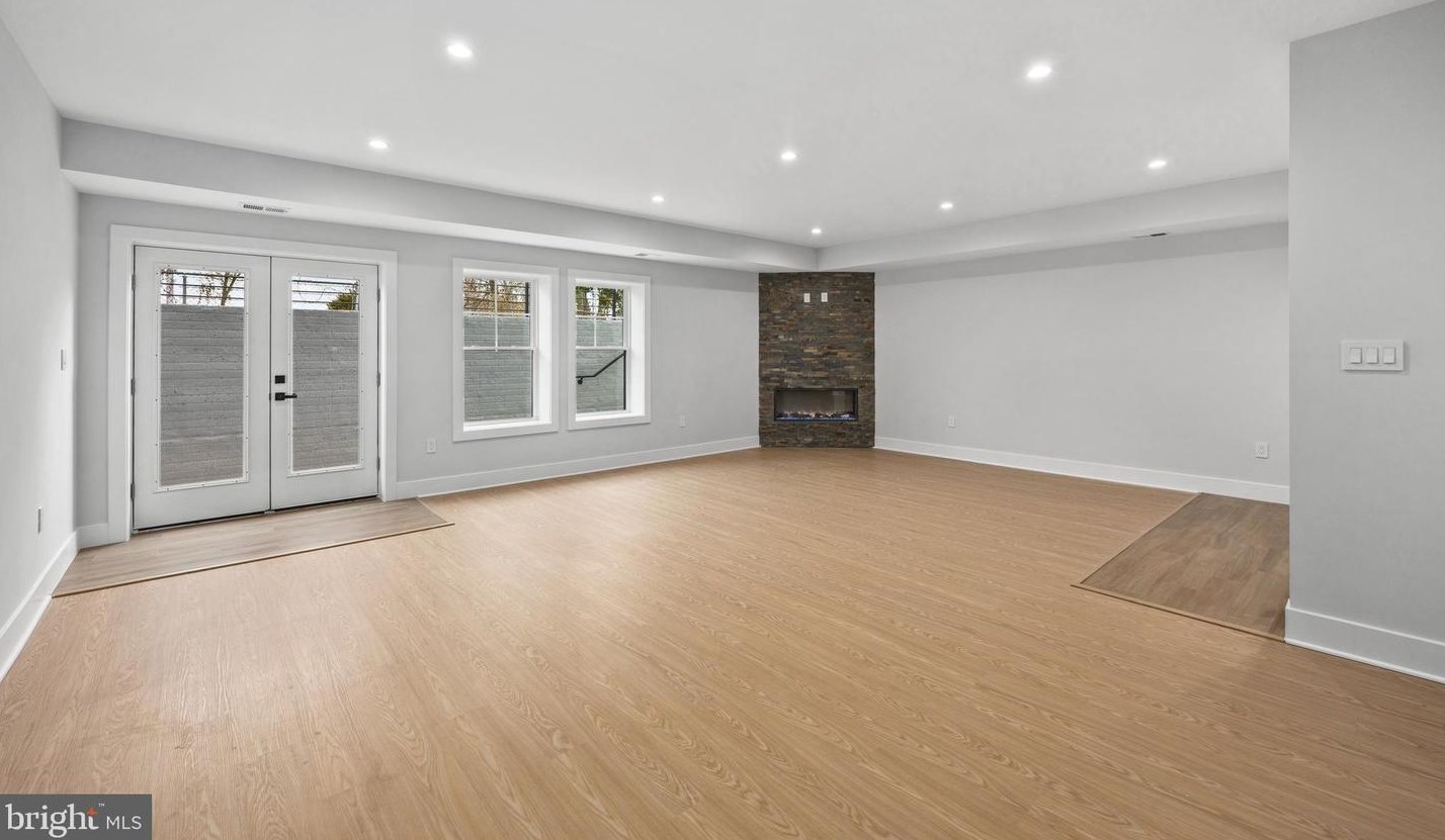 404 Orleans Cir, Vienna VA  22180-6470 exterior