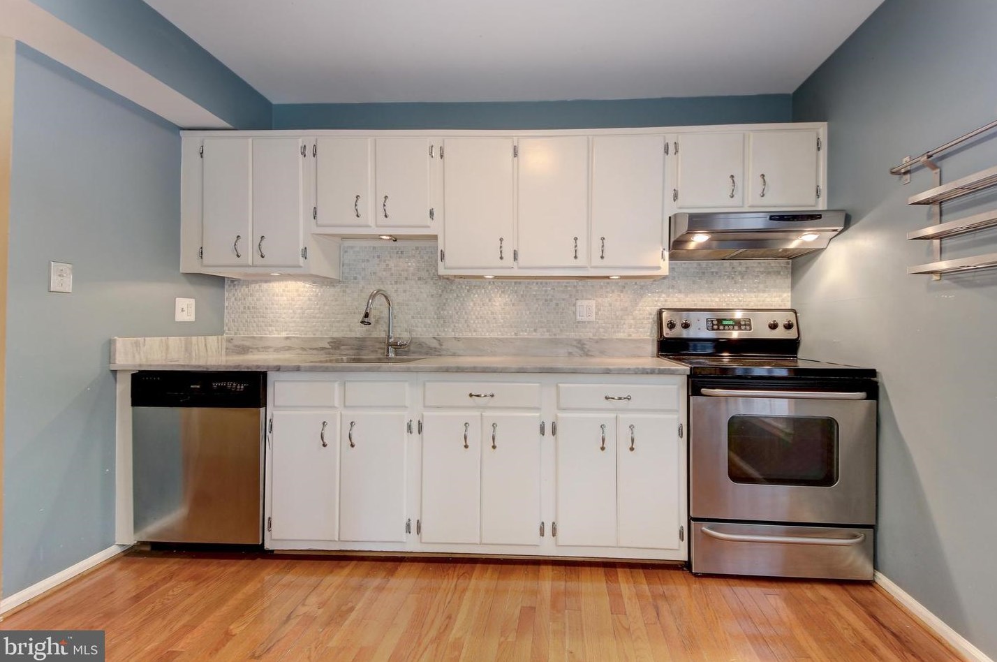 2785 Knollside Ln, Vienna, VA 22180-7004