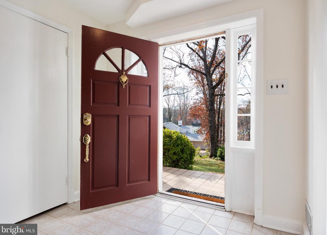 3606 Pinetree Ter, Falls Church, VA 22041