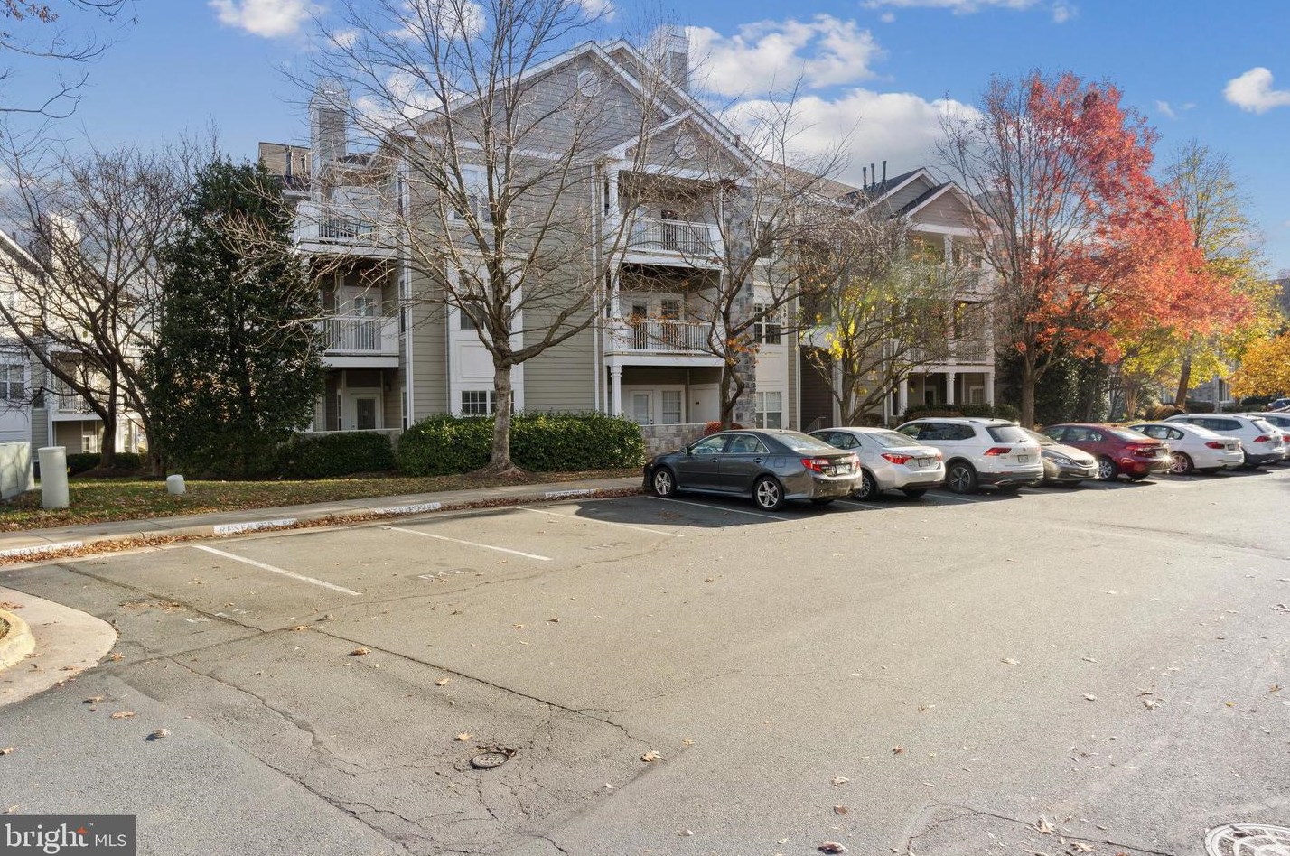 1712 Lake Shore Crest Dr #14, Herndon, VA 20190
