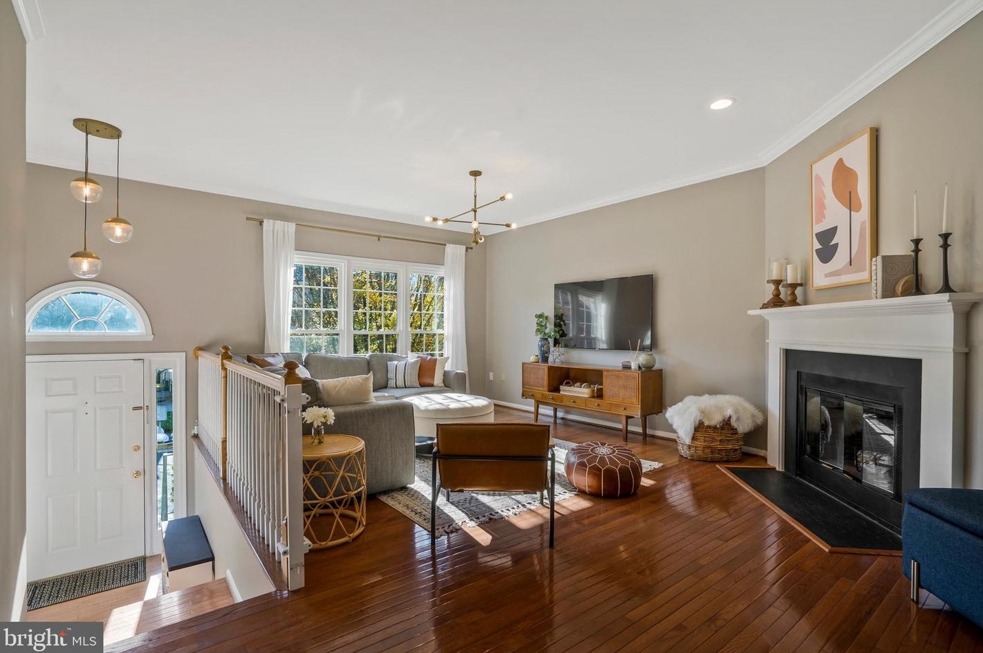 2118 Kings Garden Way, Falls Church, VA 22043