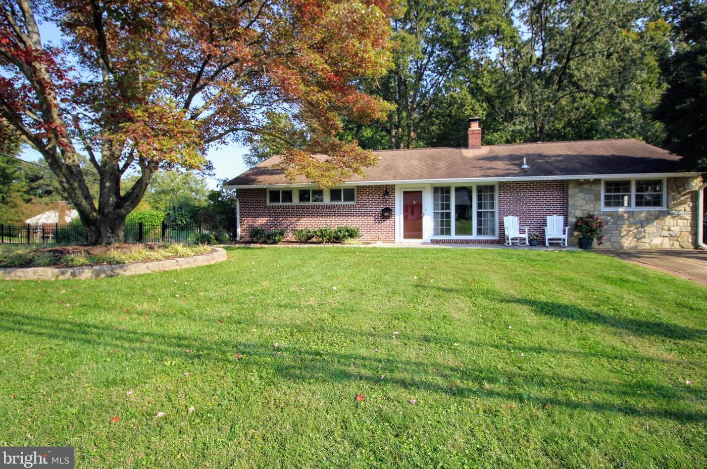 5901 Atteentee Rd, Springfield, VA 22150