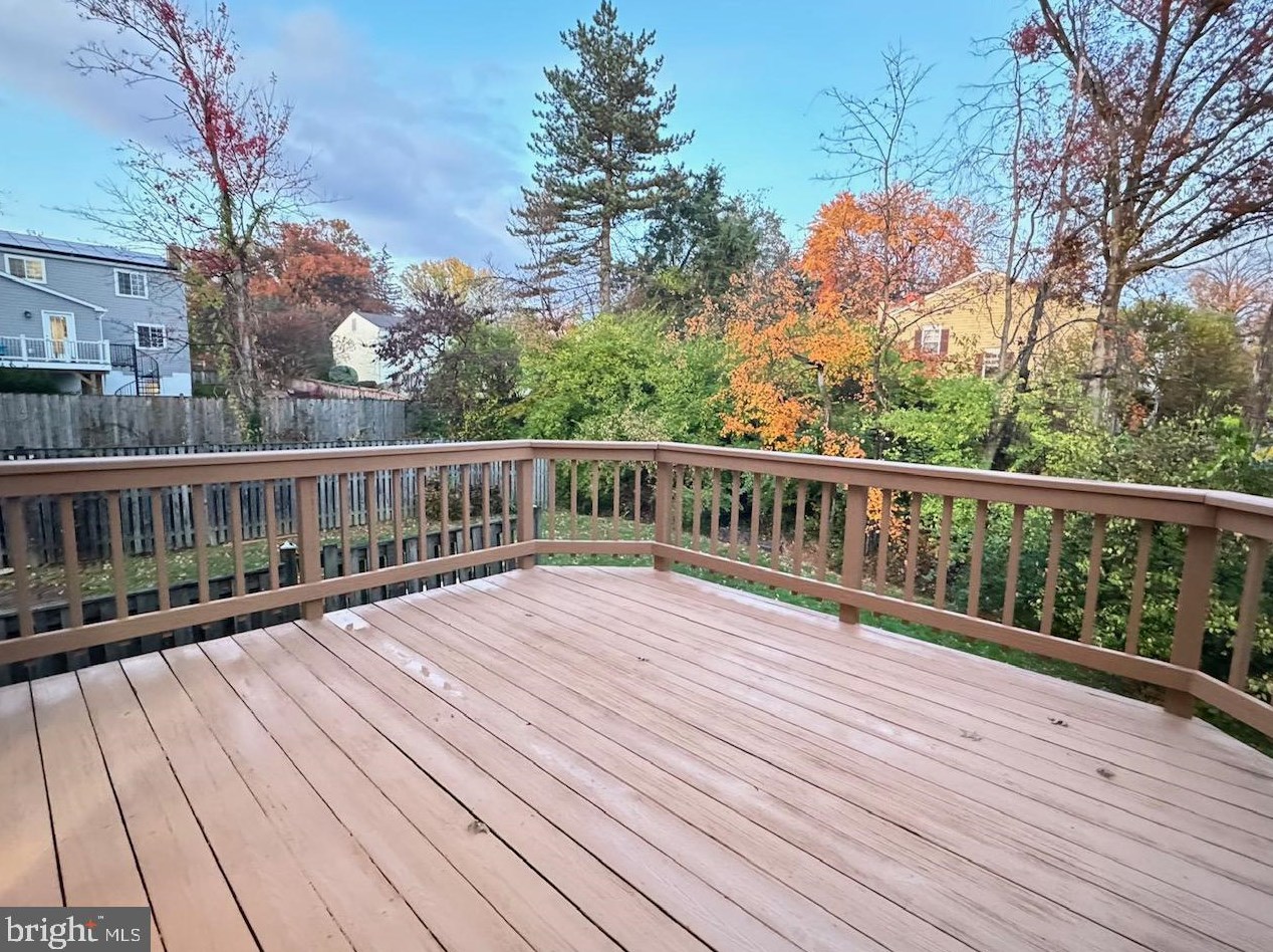 9908 Oakdale Woods Ct, Vienna, VA 22181