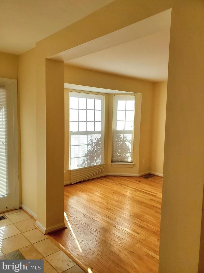 13102 Hearthside Ln, Fairfax, VA 22033