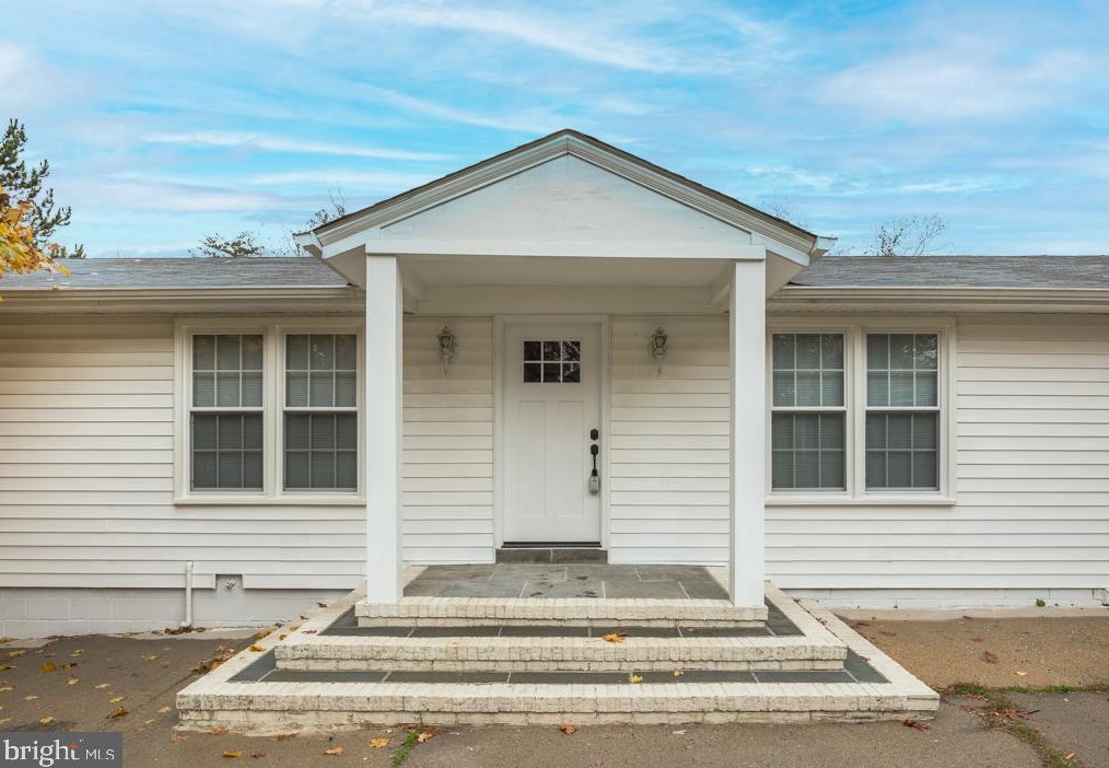 6807 Hackberry St, Springfield, VA 22150