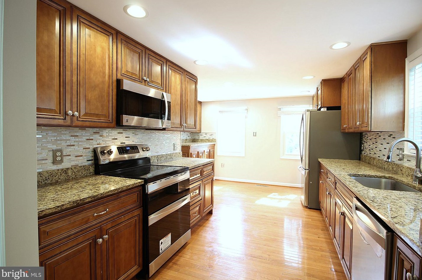 2008 Freedom Ln, Falls Church, VA 22043