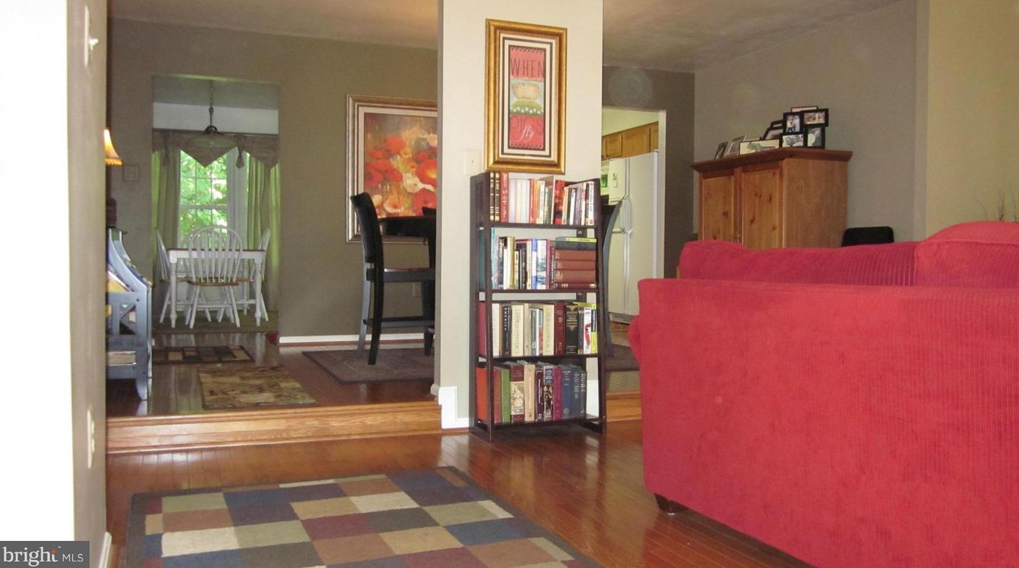 7722 Shootingstar Dr, Springfield, VA 22152