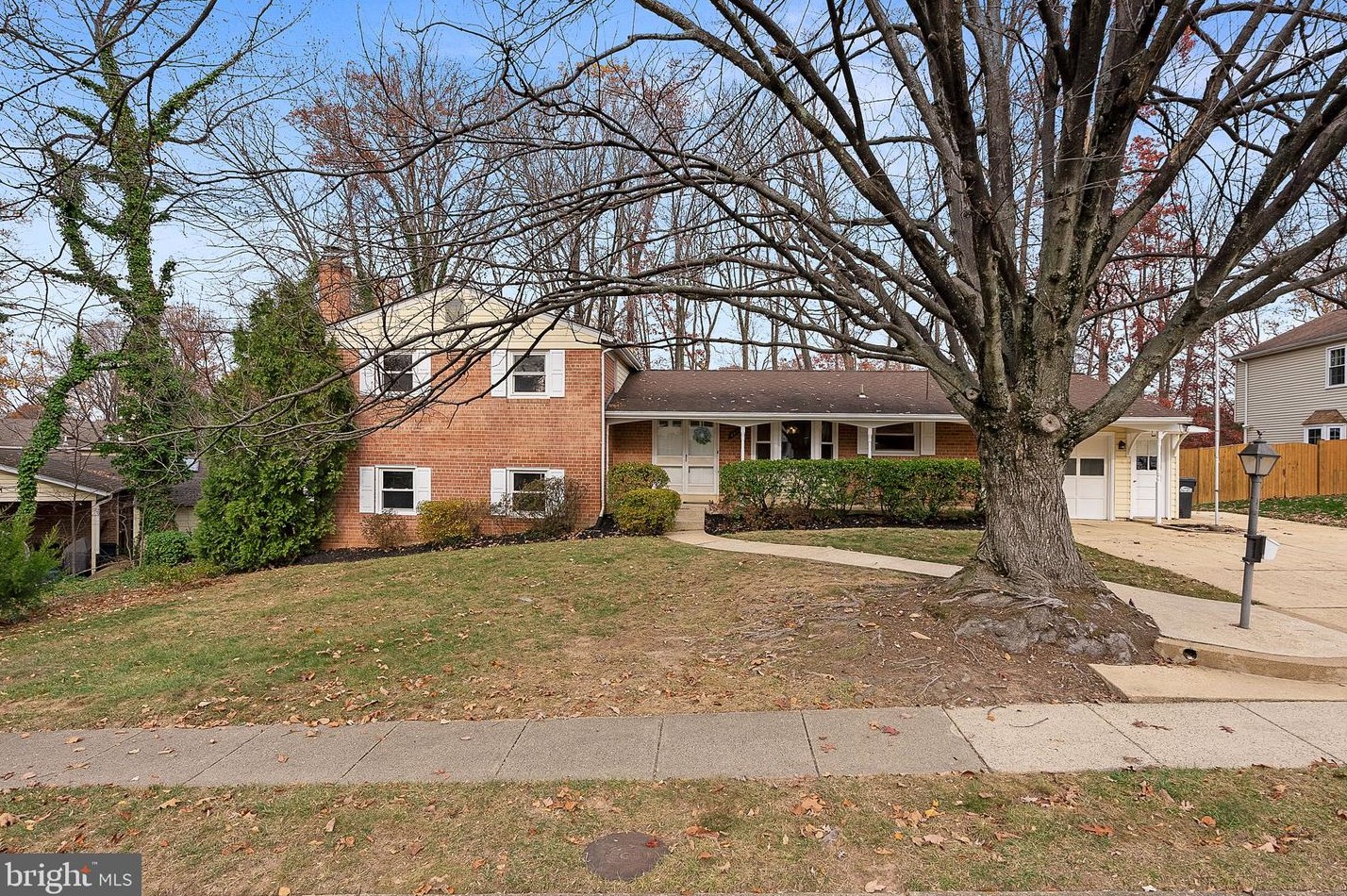 8810 Side Saddle Rd, Springfield, VA 22152