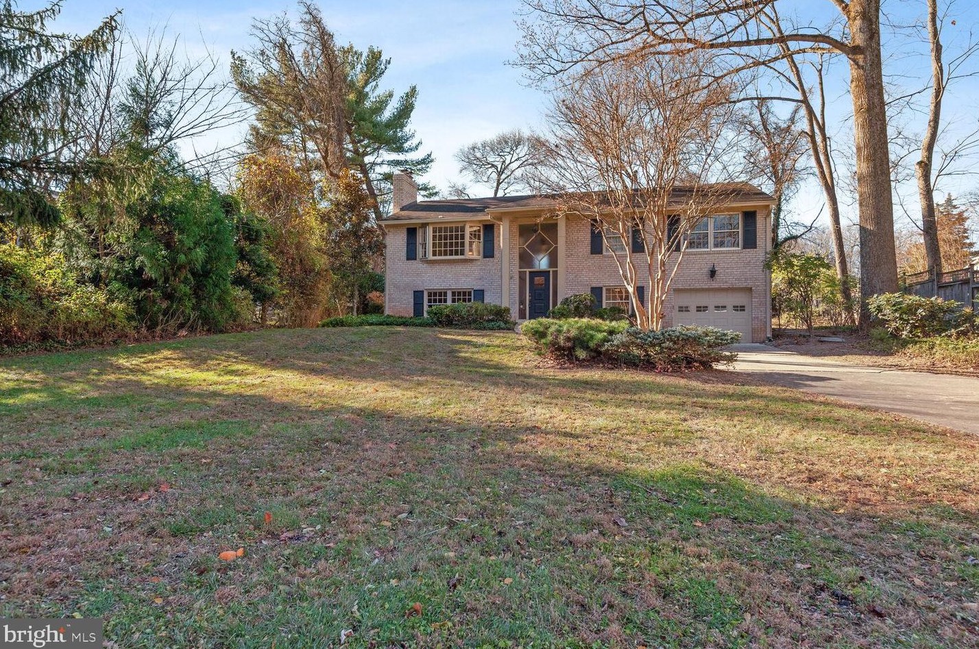 11521 Vale Rd, Vienna, VA 22124-1336