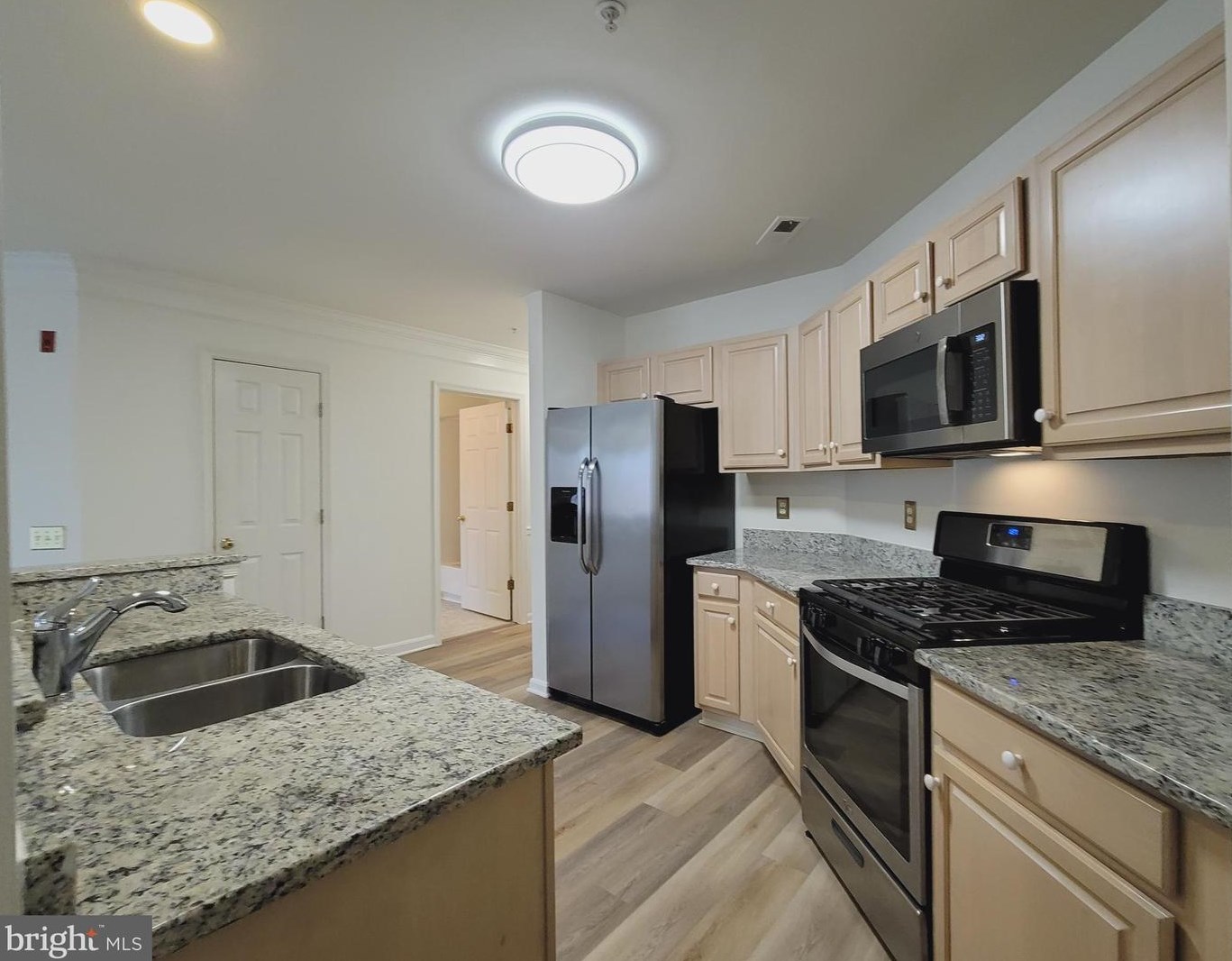 12481 Hayes Ct #203, Fairfax, VA 22033
