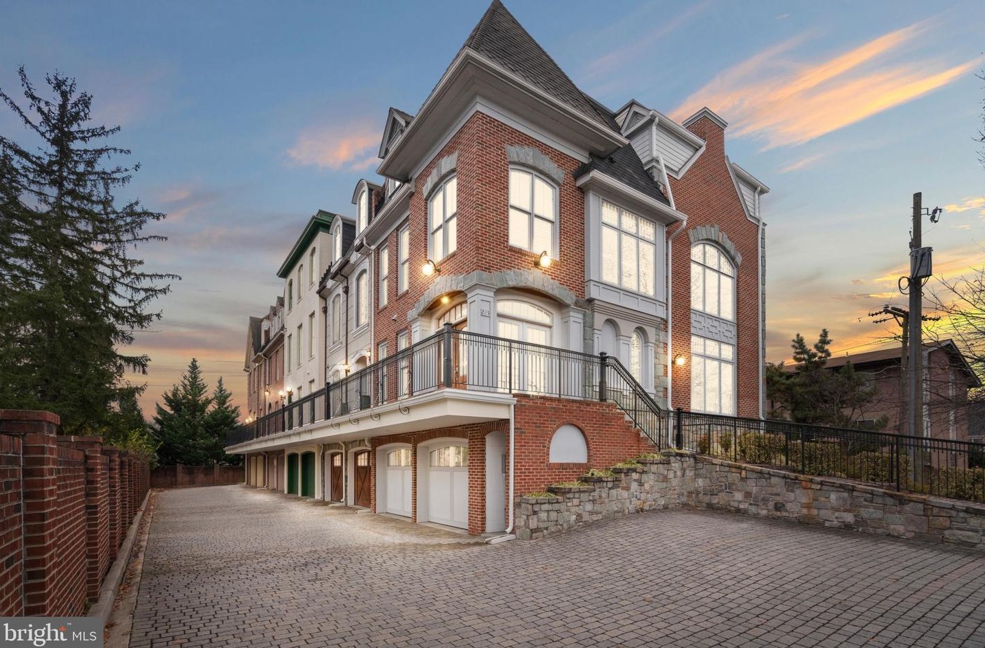 227 Locust St, Vienna VA  22180-4643 exterior