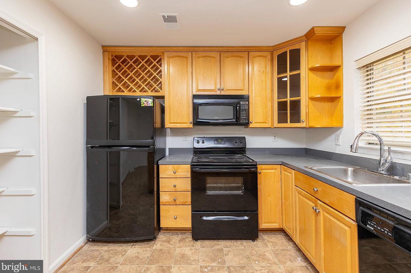 3334 Stone Heather Ct, Herndon, VA 20171