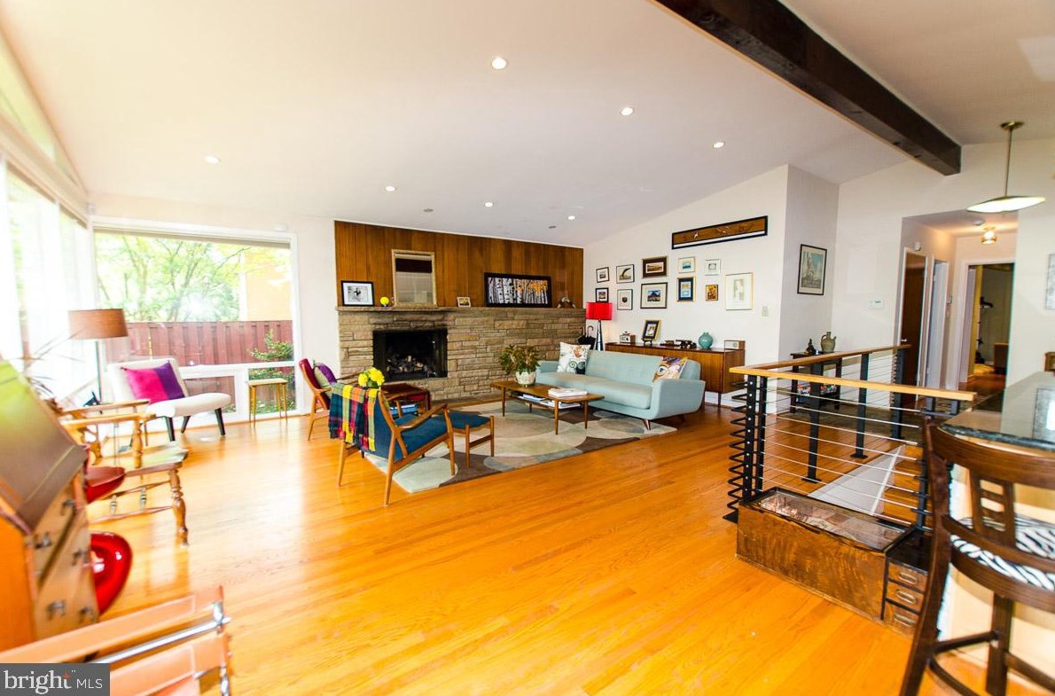 3709 Tollgate Ter, Falls Church VA  22041-1318 exterior