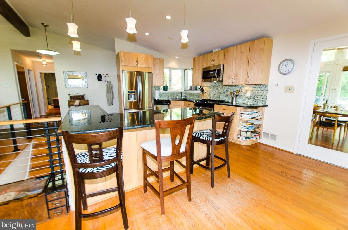 3709 Tollgate Ter, Falls Church VA  22041-1318 exterior