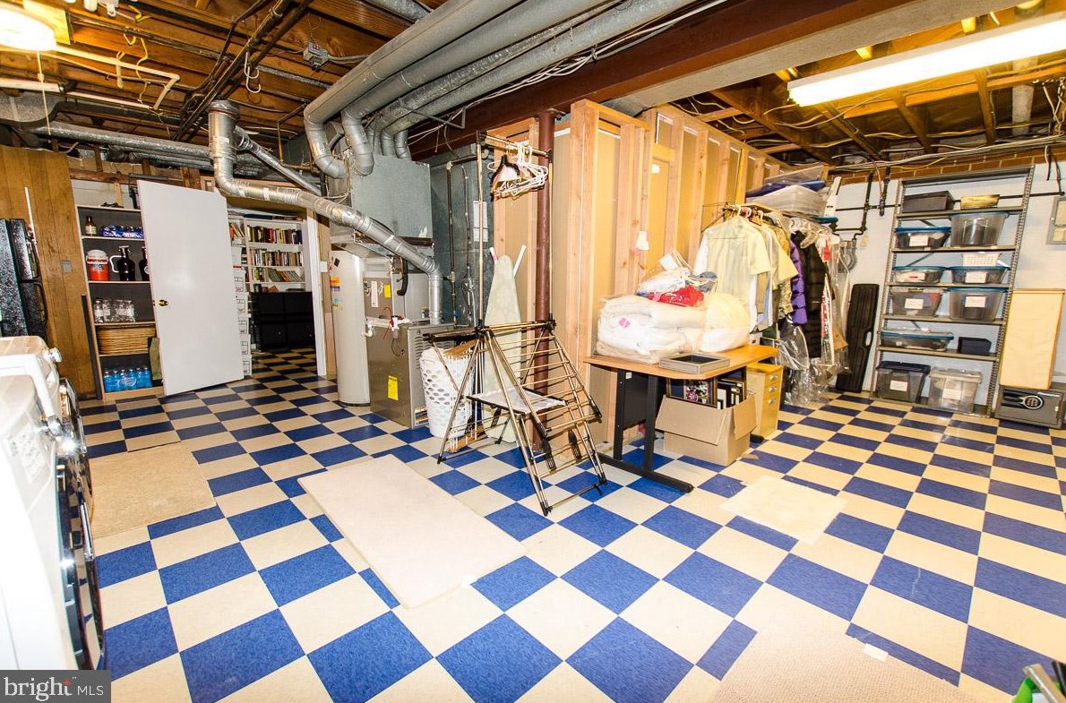 3709 Tollgate Ter, Falls Church VA  22041-1318 exterior