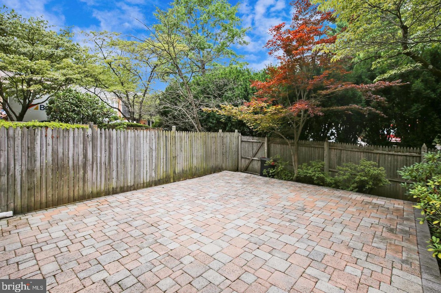 6620 Rosecroft Pl, Falls Church VA  22043-1827 exterior