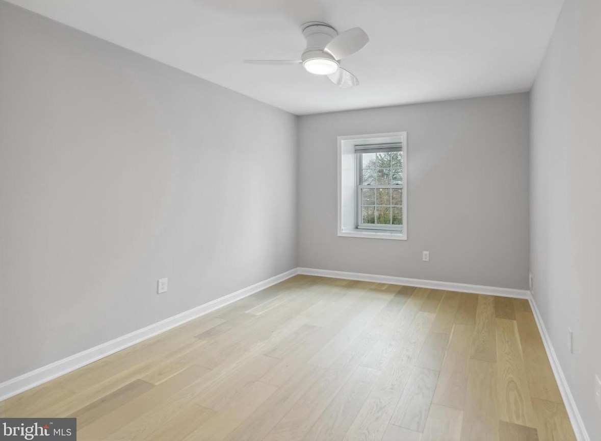6620 Rosecroft Pl, Falls Church VA  22043-1827 exterior
