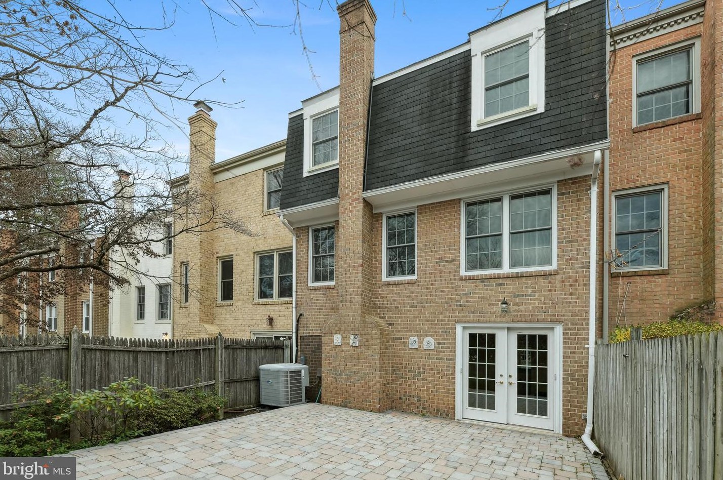 6620 Rosecroft Pl, Falls Church VA  22043-1827 exterior