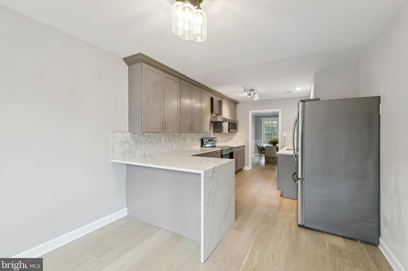 6620 Rosecroft Pl, Falls Church VA  22043-1827 exterior