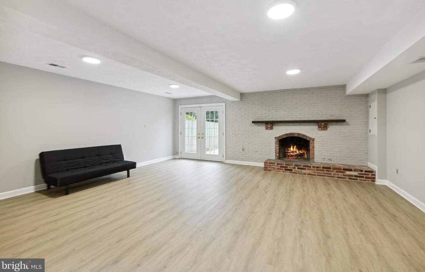 6620 Rosecroft Pl, Falls Church VA  22043-1827 exterior
