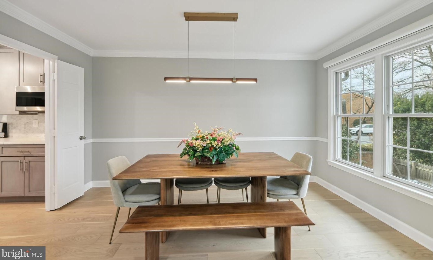 6620 Rosecroft Pl, Falls Church VA  22043-1827 exterior