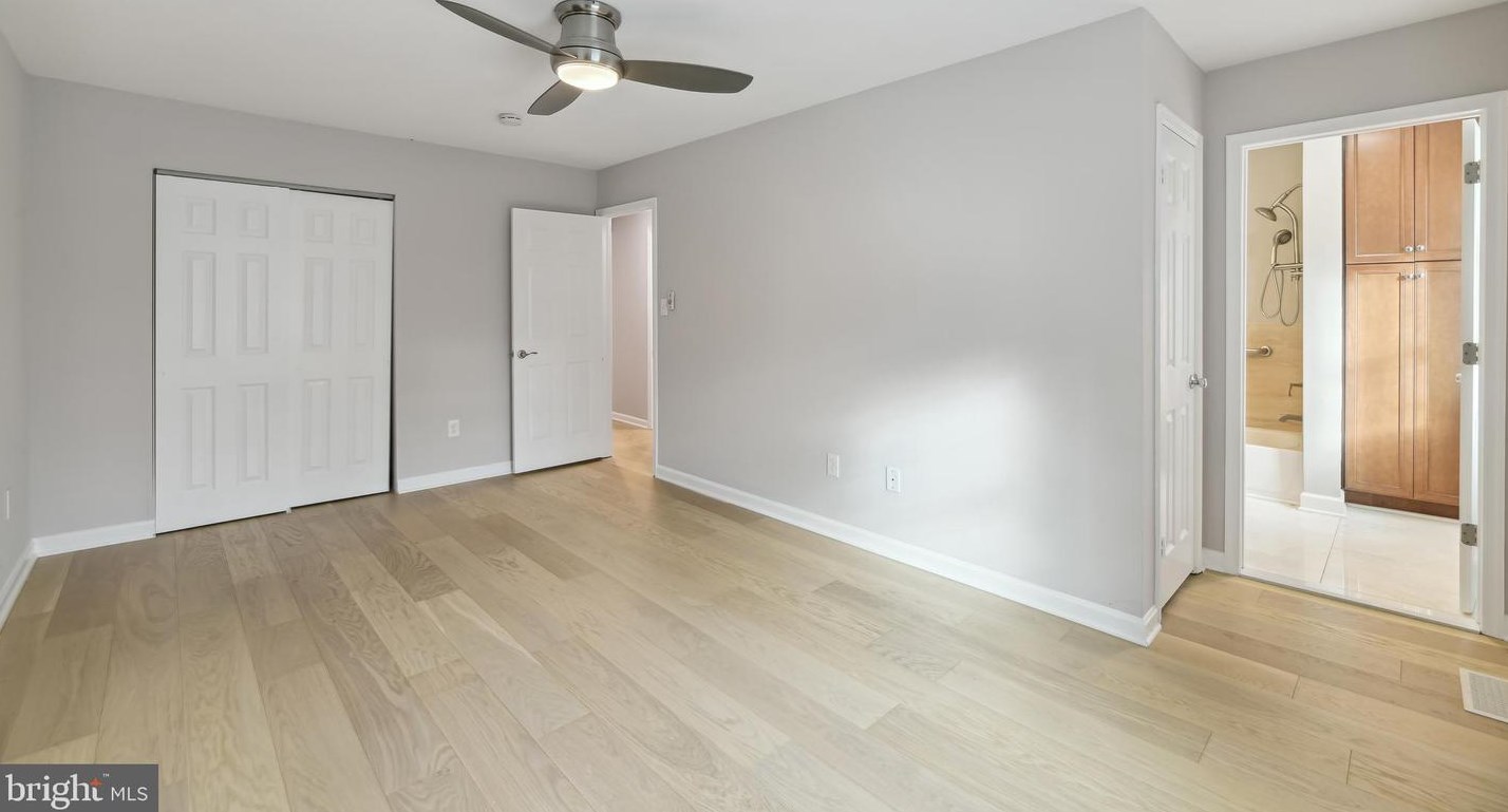 6620 Rosecroft Pl, Falls Church VA  22043-1827 exterior