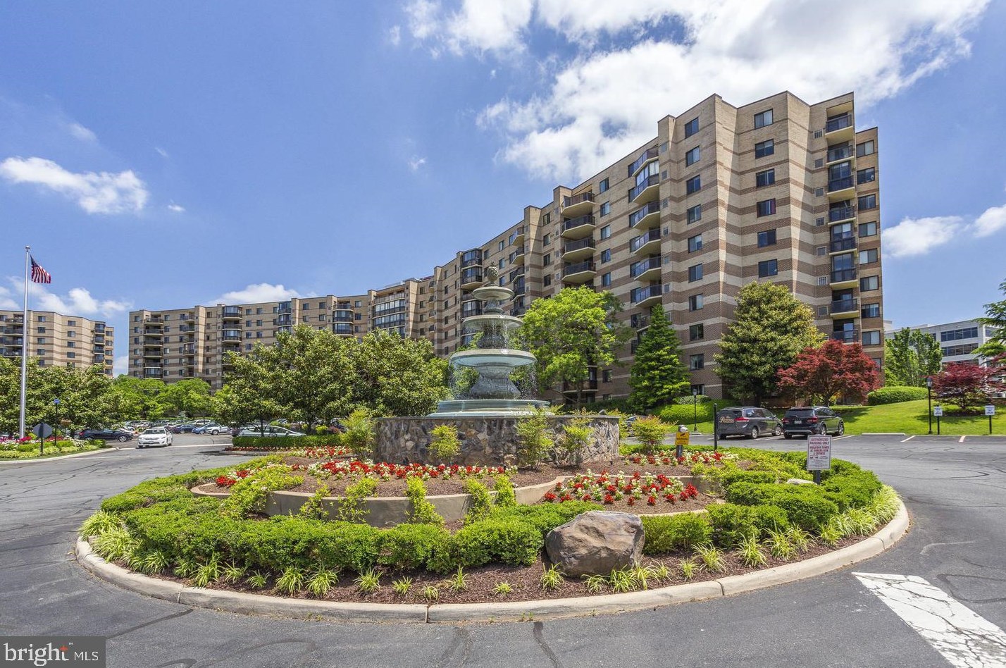 8340 Greensboro Dr #503, Mc Lean, VA 22102