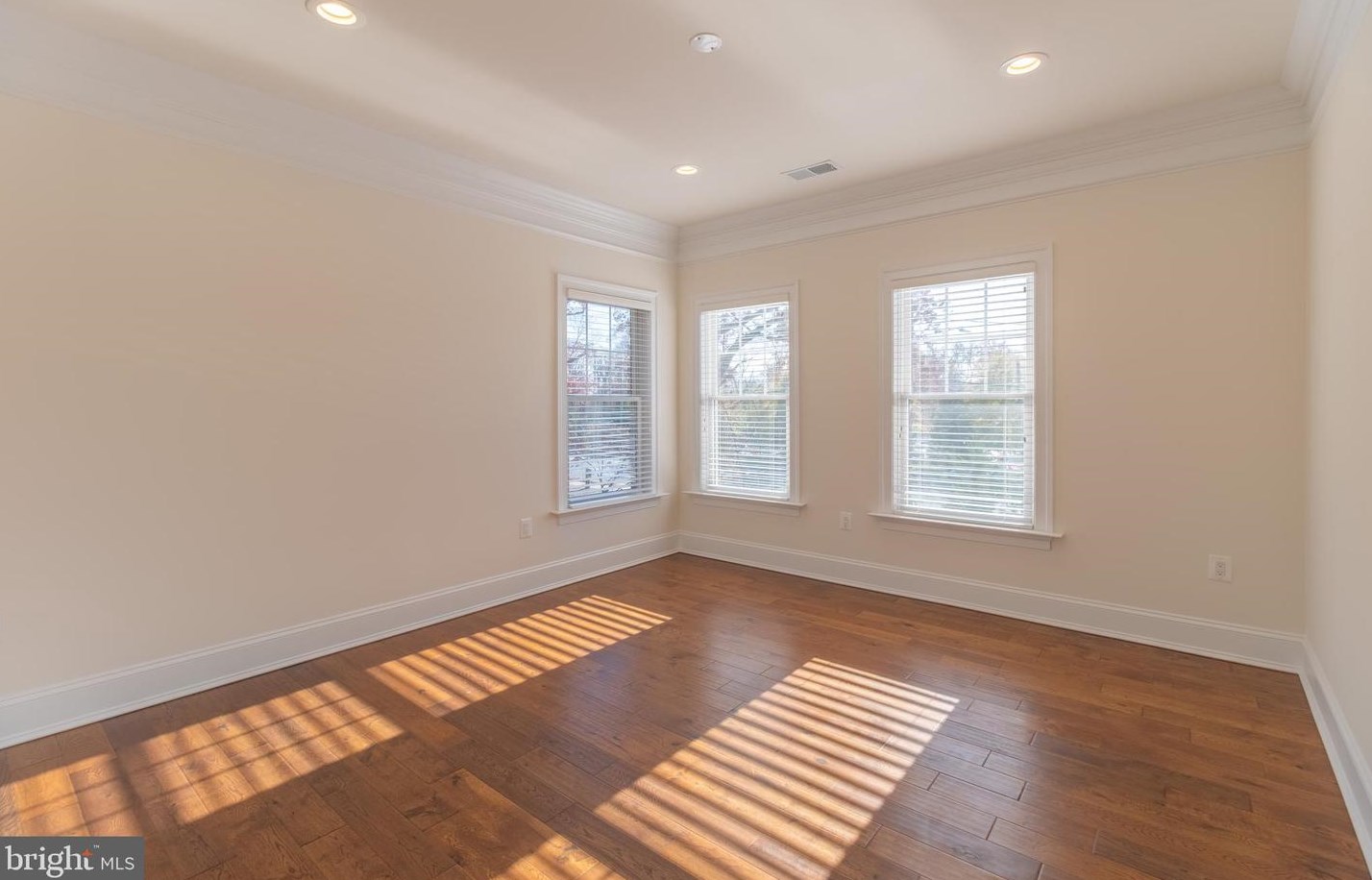 3445 Gallows Rd, Falls Church VA  22042-3340 exterior