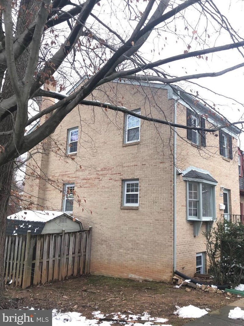 9599 Blake Park Ct, Fairfax, VA 22031