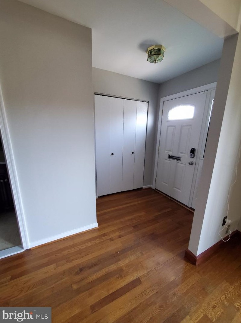 3361 Ardley Ct, Falls Church, VA 22041