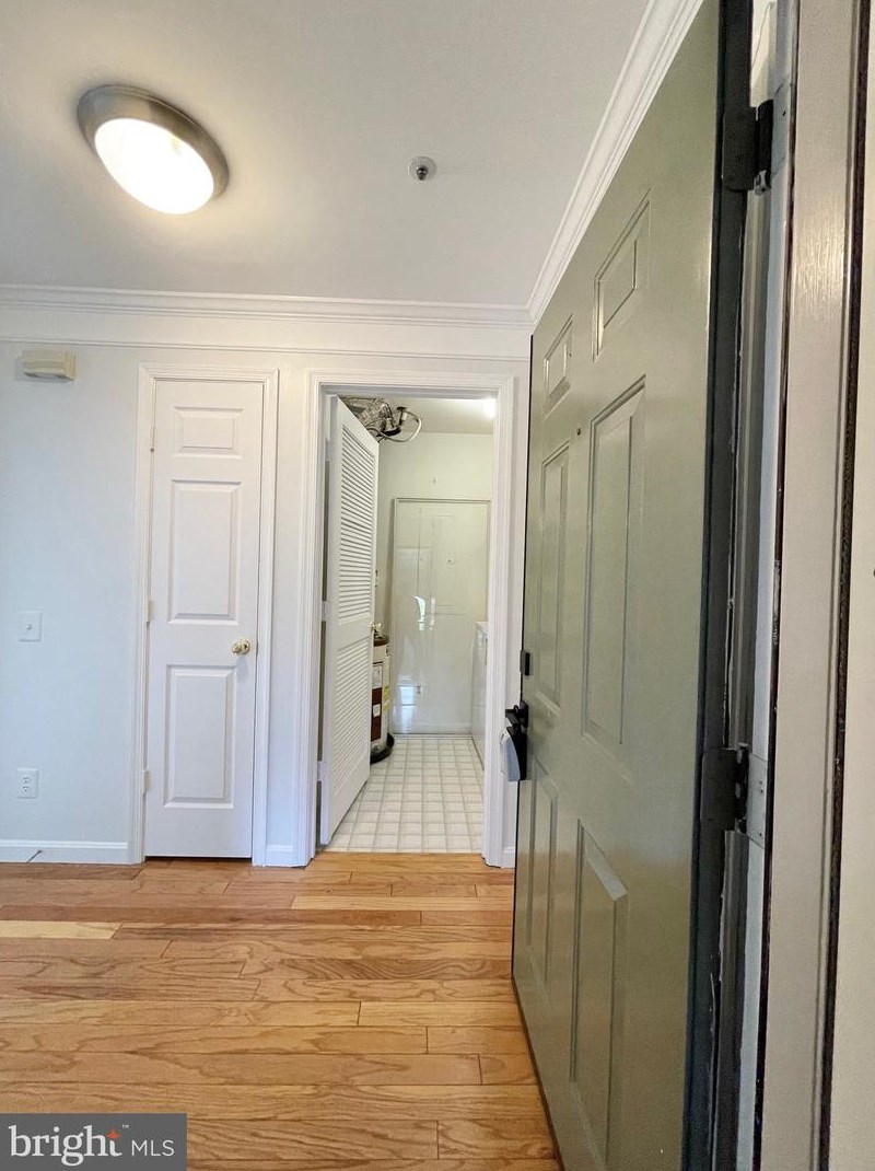 2800 Emma Lee St, Falls Church, VA 22042-7804