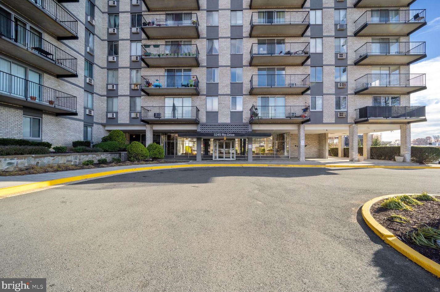 3245 Rio Dr #301, Falls Church, VA 22041