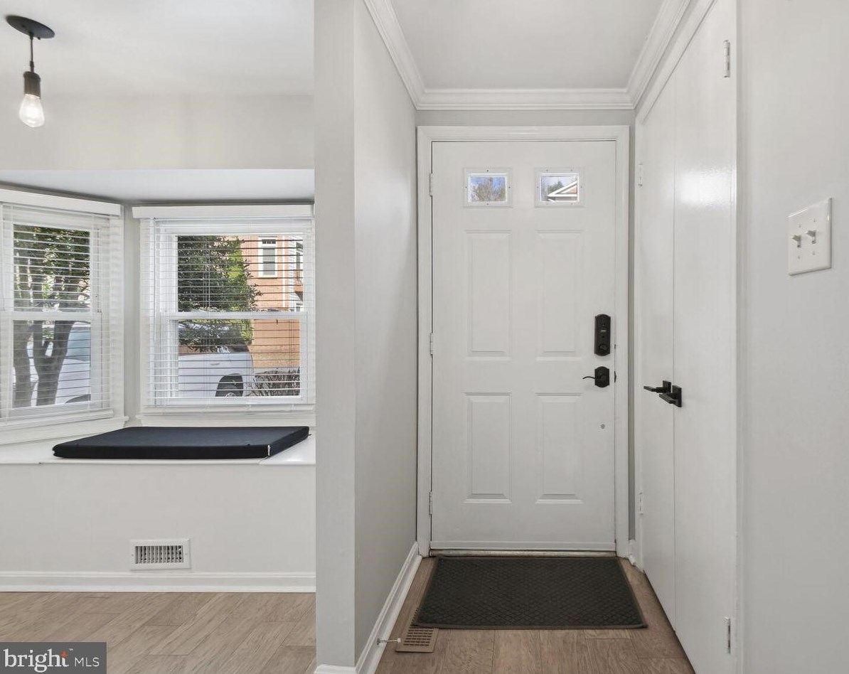 7553 Chrisland Cv, Falls Church, VA 22042
