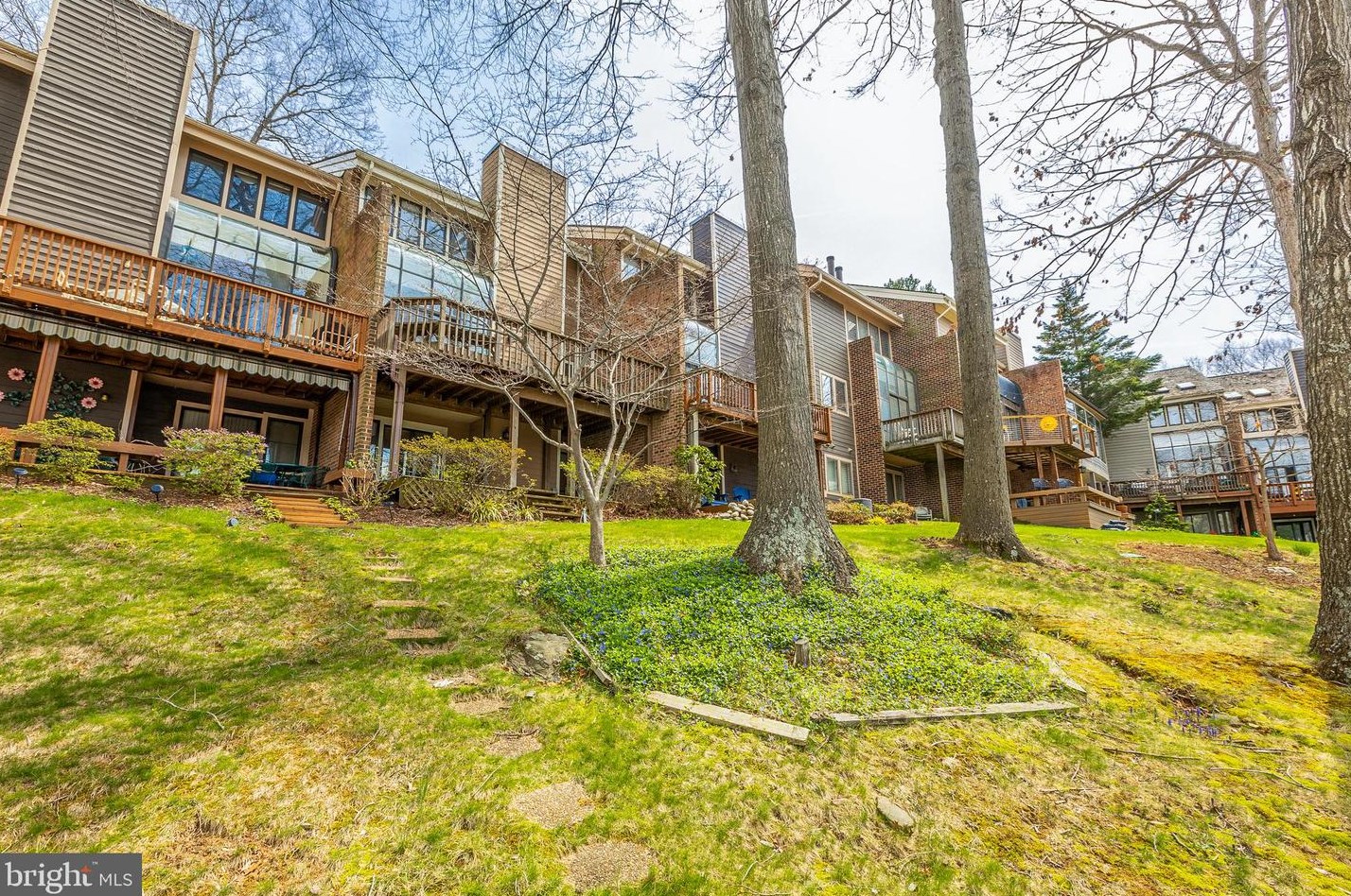 11030 Thrush Ridge Rd, Herndon, VA 20191