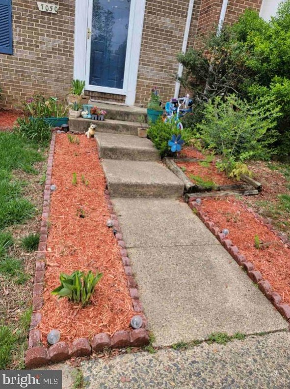 7050 Leewood Forest Dr, Springfield, VA 22151