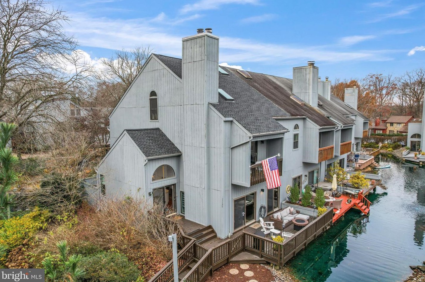 11120 Glade Dr, Herndon, VA 20191