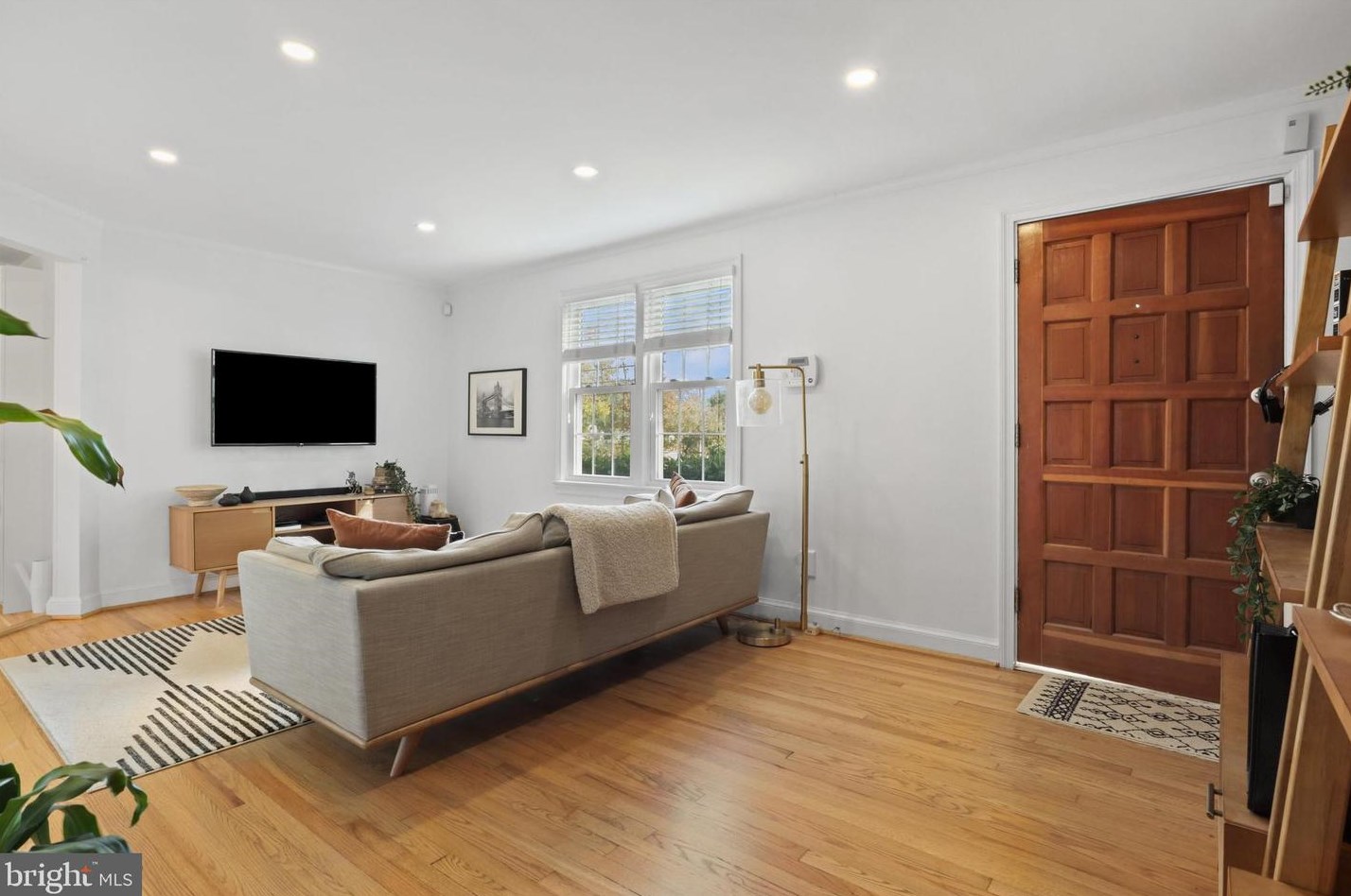7327 Poplar Ct, Falls Church, VA 22042
