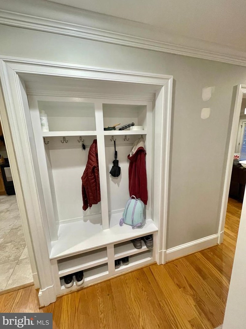 7250 Hillmead Ct, Springfield, VA 22150