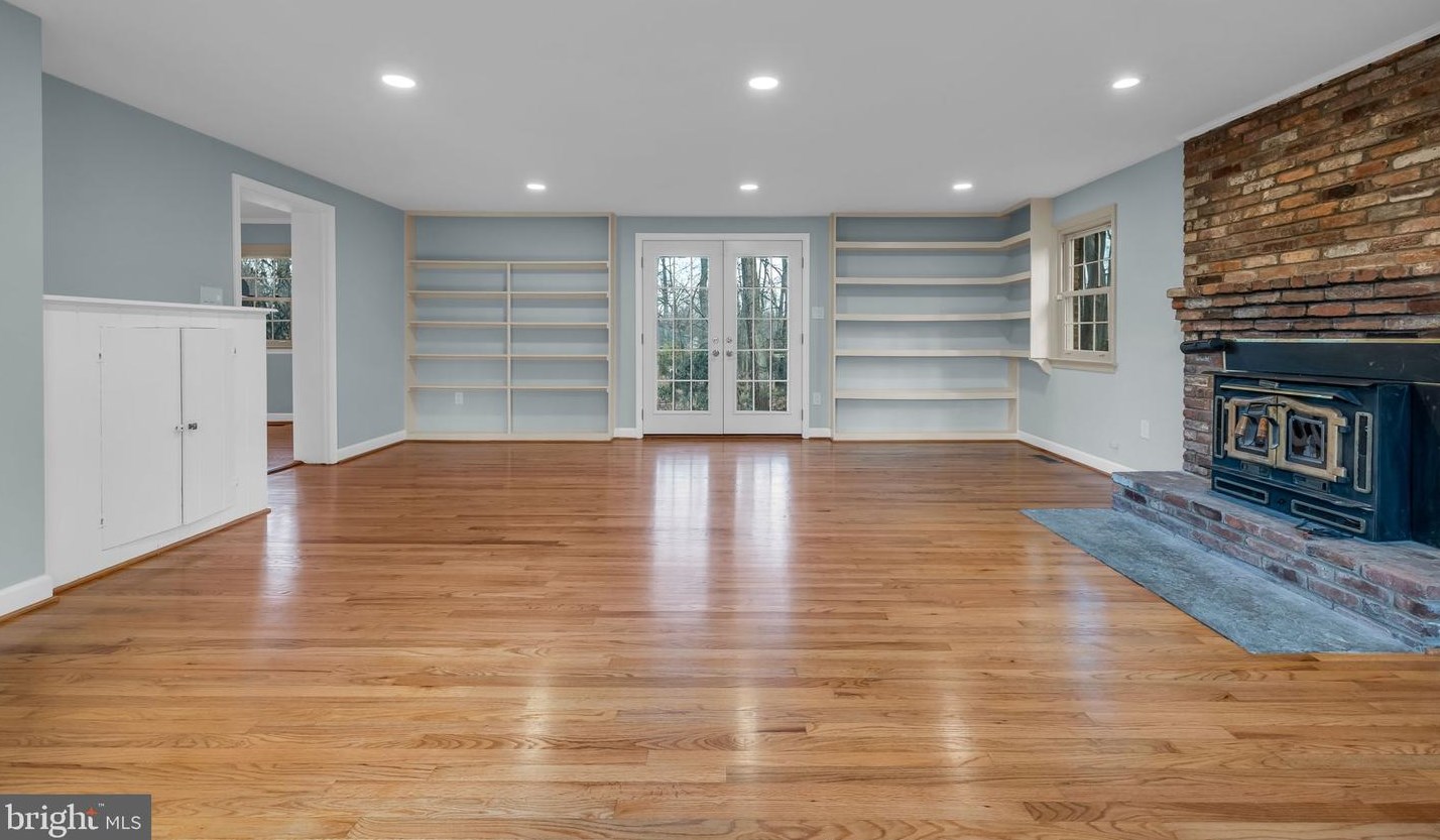 9124 Bois Ave, Vienna VA  22182-2006 exterior